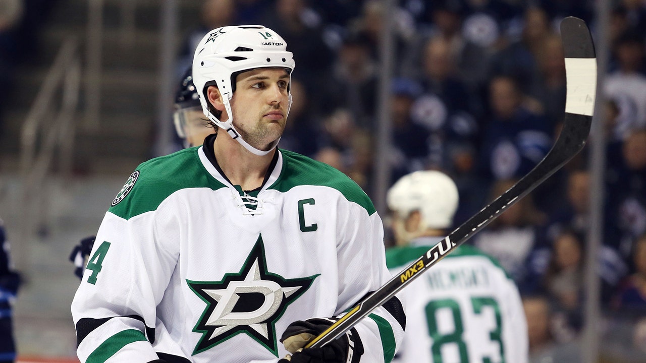 Stars score 2 short-handed goals in 5-3 win over Bruins